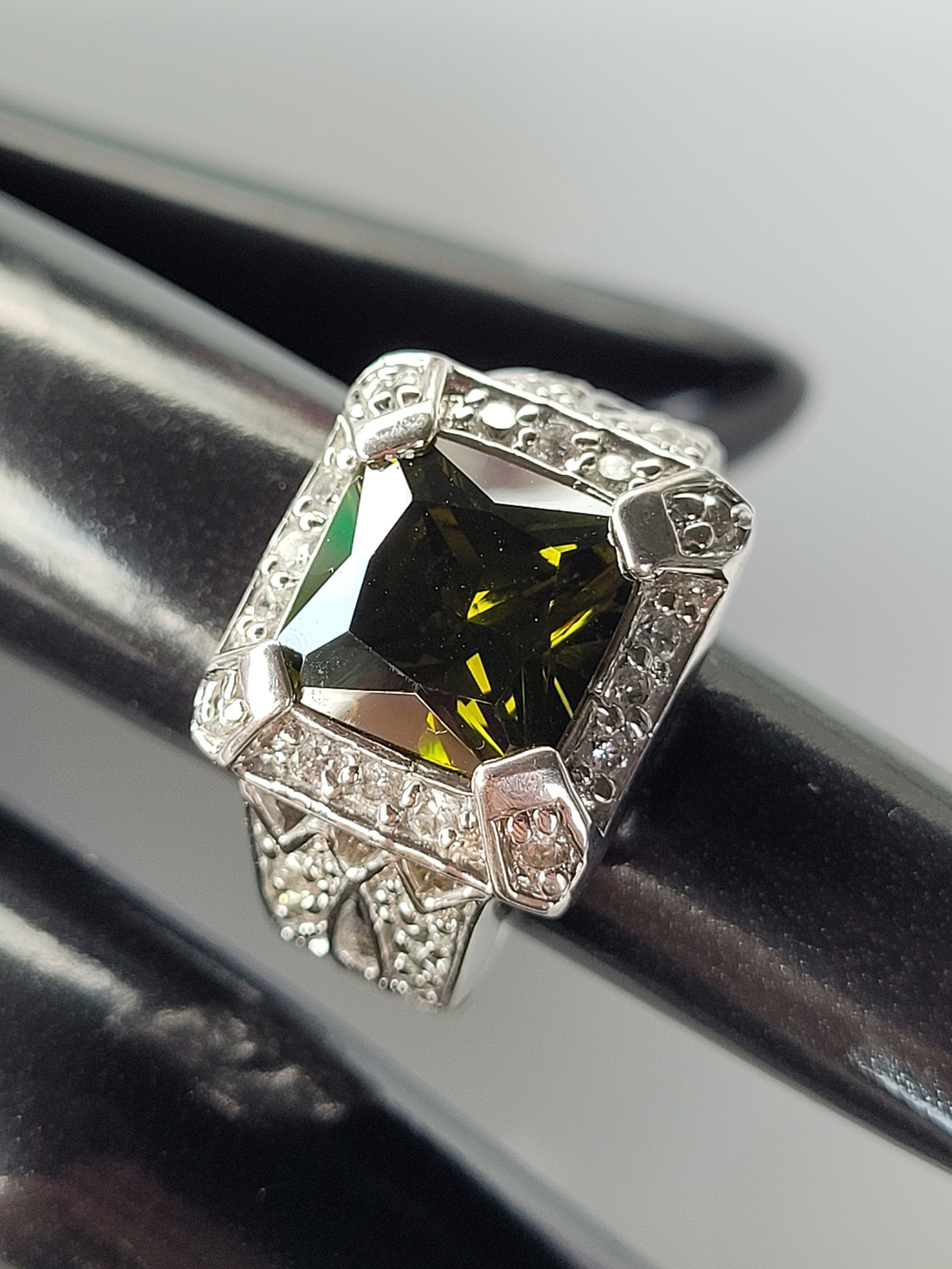 044 - Vintage 925 Sterling Silver Olive Green Statement Ring - Size US 4.25/4.5